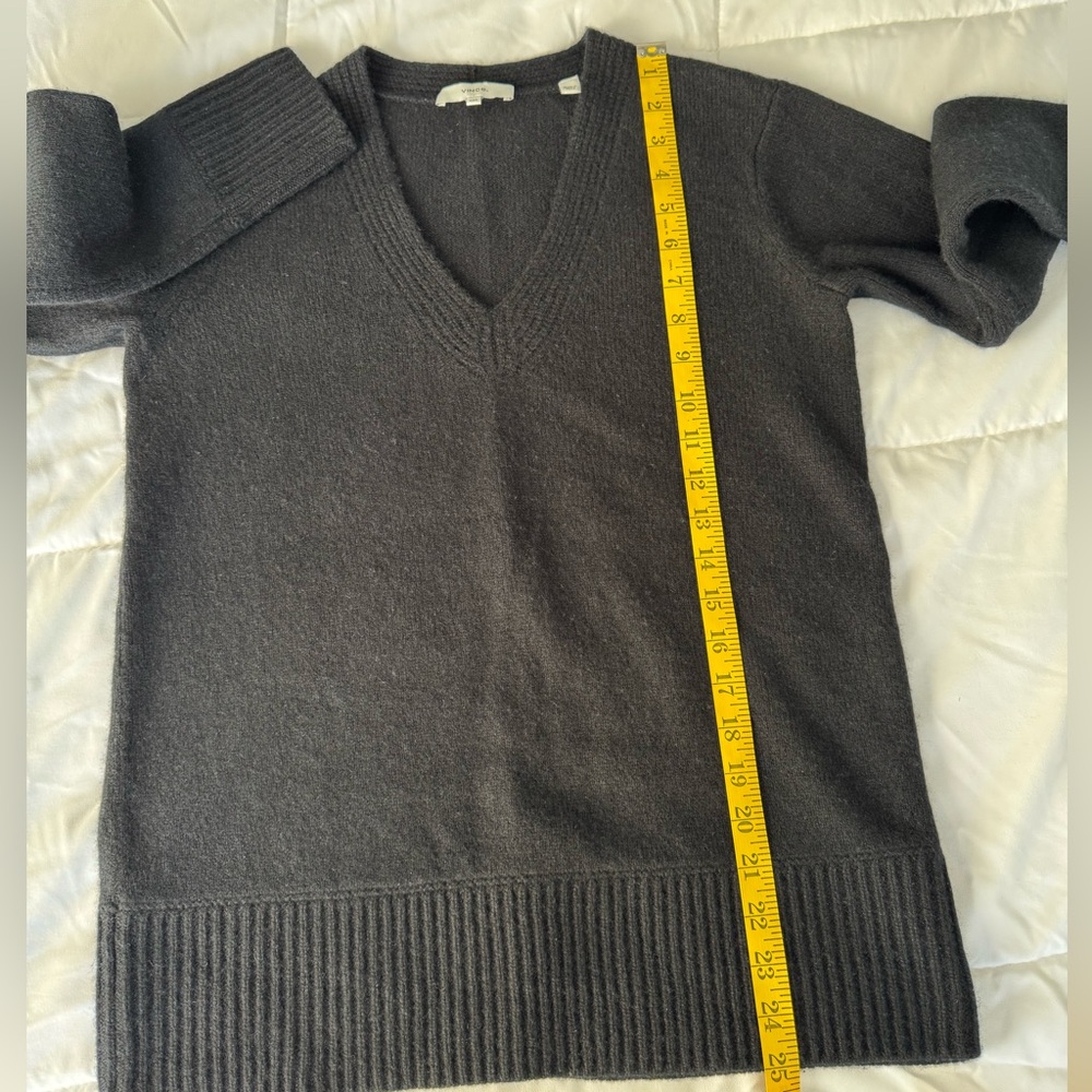 Vince 100% Cashmere V-Neck Sweater - Classic Black - Size XXS (Fits XS) - Picture 9 of 12